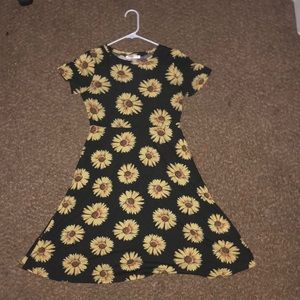 I am selling a beautiful flower dress